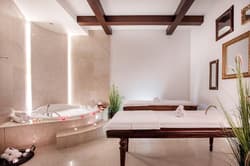 Charisma De Luxe Hotel