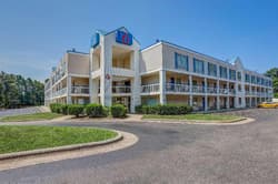 Motel 6 Raleigh North