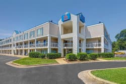 Motel 6 Raleigh North