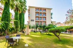 The S Aparts & Suites Hotel