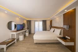 Club Nur Hotel