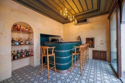 Signature Cave Premium Suites