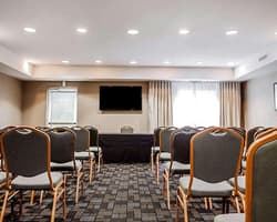 Comfort Suites (Independence)