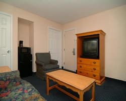 Econo Lodge Inn & Suites Beach Front Central