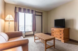 Econo Lodge Inn & Suites Beach Front Central