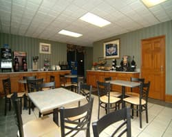 Econo Lodge Inn & Suites Beach Front Central