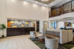 Holiday Inn Express and Suites Jacksonville SE Med