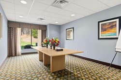 Portland Inn & Suites