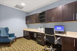 Portland Inn & Suites