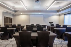 Holiday Inn Express & Suites Tampa-I-75