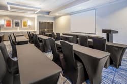Holiday Inn Express & Suites Tampa-I-75