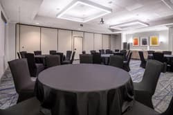 Holiday Inn Express & Suites Tampa-I-75
