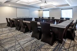 Holiday Inn Express & Suites Tampa-I-75