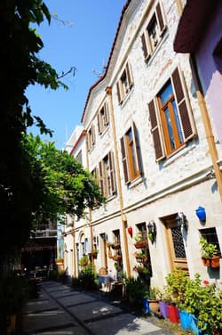 Des Etrangers
