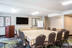 Holiday Inn Express & Suites Albany Airport - Wolf
