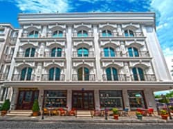 The Magnaura Palace Hotel