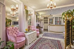 Romantic Hotel