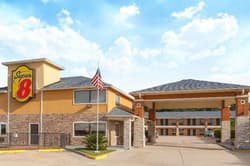 Super 8 by Wyndham Willowbrook