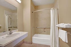 Days Inn & Suites by Wyndham Houston North/FM 1960