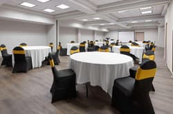 Days Inn & Suites by Wyndham Albany