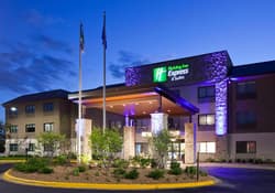 Holiday Inn Express and Suites Minneapolis Golden