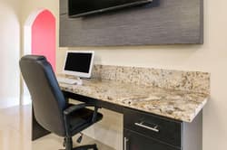 Econo Lodge Inn & Suites Willowbrook Mall