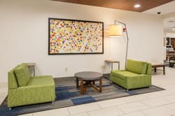 Holiday Inn Express and Suites Dallas - Grand Prai