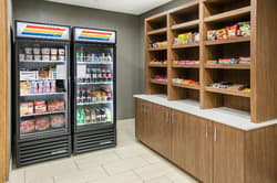 Holiday Inn Express and Suites Dallas - Grand Prai