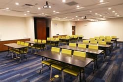 Holiday Inn Express & Suites Houston IAH Beltway 8