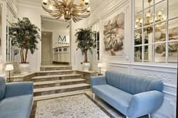 Mirrors Hotel