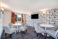 Holiday Shores Ascend hotel Collection