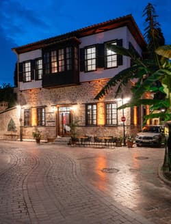 Cedrus Hotel