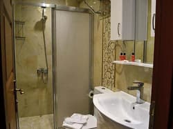Peradise Hotel