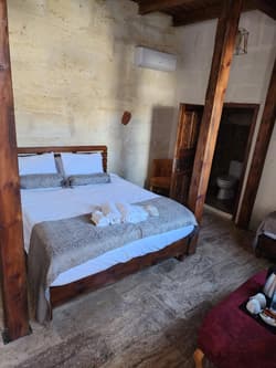 Glamada Cave Suite