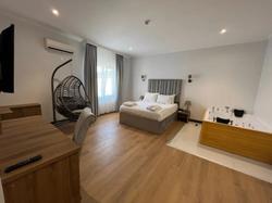 Lake Life Hotel
