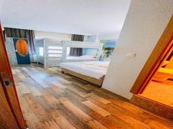 Redamancy Hotel