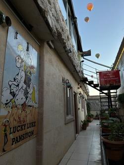 Lucky Luke Stone House