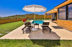 Villa Black Rose