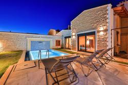 Villa Scroll
