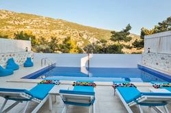 Villa Stone 1