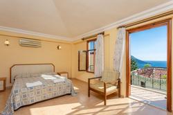 Arykandos Ortak Havuzlu Villa