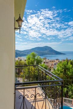Ortak Havuzlu Villa Habesos