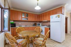 Xantos Ortak Havuzlu Villa