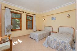 Myros Ortak Havuzlu Villa