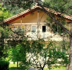 Dionysos Lodge