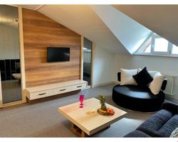 Otel 374