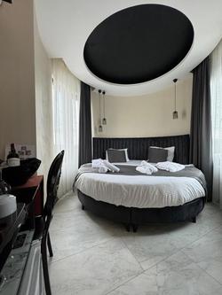 Queen Airport Hotel