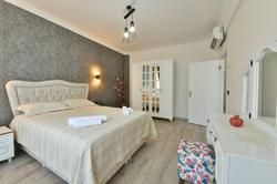 Center Suite 12