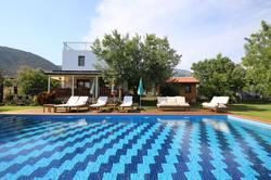 Bal Badem Bungalov