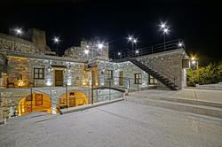 Risus Cave Suites